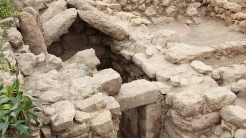کشف بزرگترین آرامگاه&zwnj;های خانوادگی سنگی ۲۰۰۰ ساله در ایذه