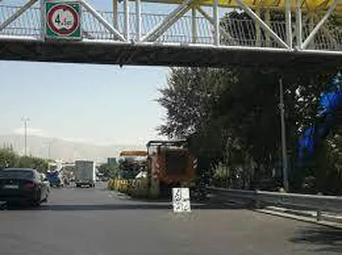 به هیچ عنوان در سطح معابر بزرگراهی توقف نکنید