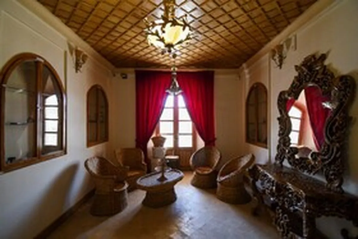 گشت و گذاری در خانه و موزه لطفعلیان