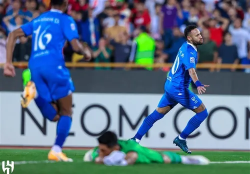 استقلال باخت و لباس نیمار جایزه استقلالی‌ها شد