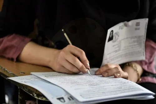 همراهی نوزاد با مادر کنکوری اش + عکس