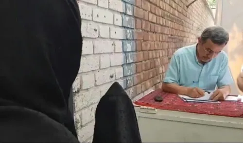 تصاویر متفاوت محمود احمدی نژاد برای دست ندادن با زنان