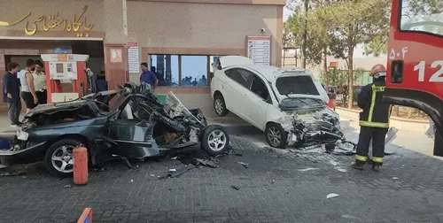 فیلم عجبب&zwnj;ترین تصادف در پمپ بنزین کاشان نطنز، پژو پودر شد!