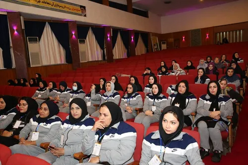 (عکس) تیپ و لباس عجیب هادی چوپان در یک مراسم رسمی