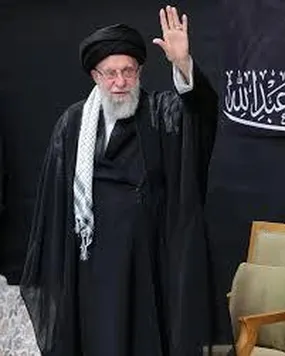 چرا رهبر انقلاب بدون عصا در حسینیه امام خمینی آمدند؟