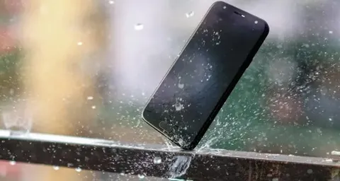 اگر گوشی شما خیس شده، این کار‌ها را بکنید