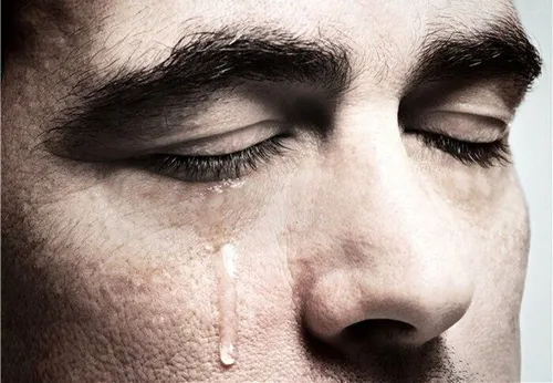 قدم زدن در استخر شیشه‌ای پشت بام یک آسمان خراش+ فیلم