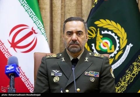 وزیر دفاع: توصیه می‌کنم آمریکایی‌ها و اروپایی‌ها منطقه را ترک کنند