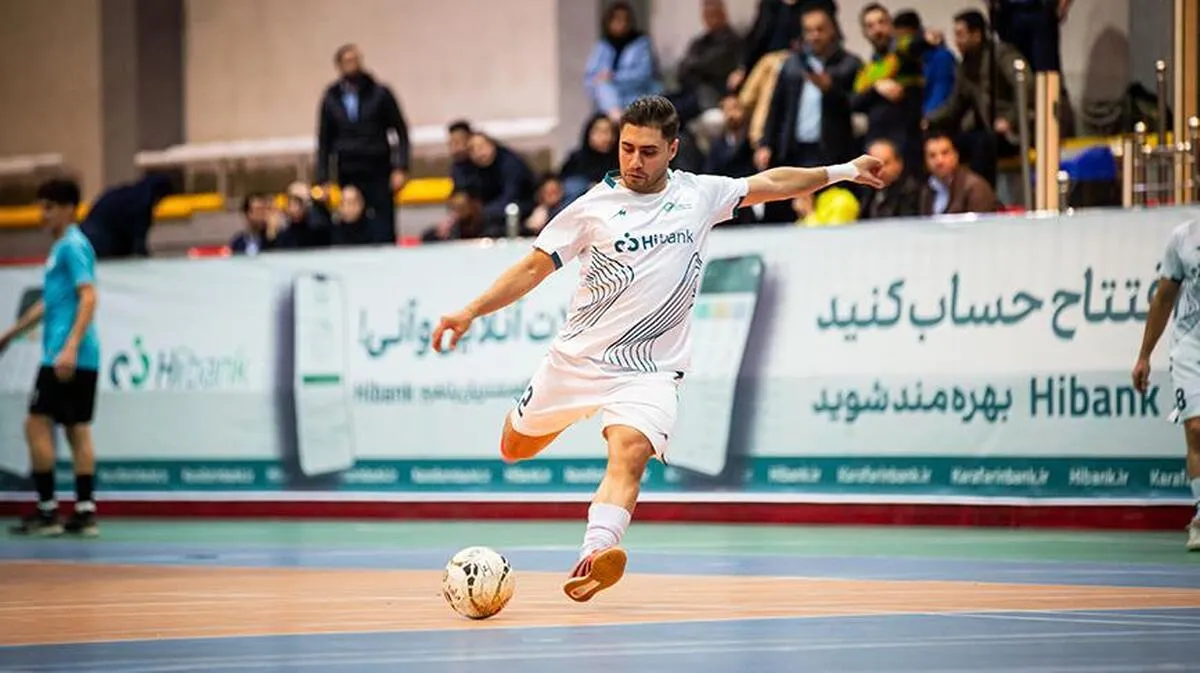 صعود تیم فوتسال بانک کارآفرین به مرحله یک چهارم نهایی