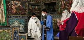 مردم مقابل کلیسای وانک: «عیسی درو وا کن!»