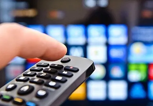 دوبله زنده و هنرمندانه شهرام عبدلی و همسر بازیگرش در تلویزیون + فیلم