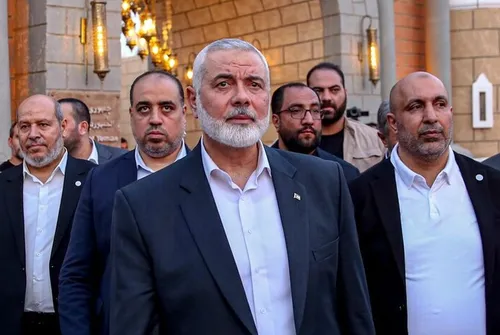 استقبال خانوادۀ شهید هنیه از پیکر او در دوحه