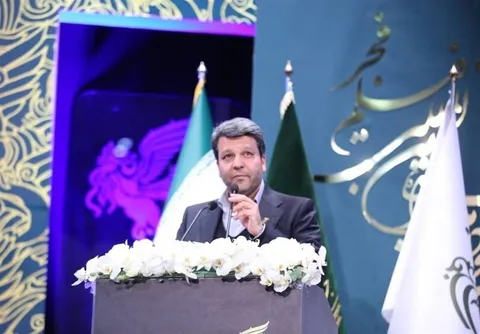 رئیس سازمان سینمایی در اختتامیه جشنواره، دعای تحویل را اشتباه خواند + فیلم