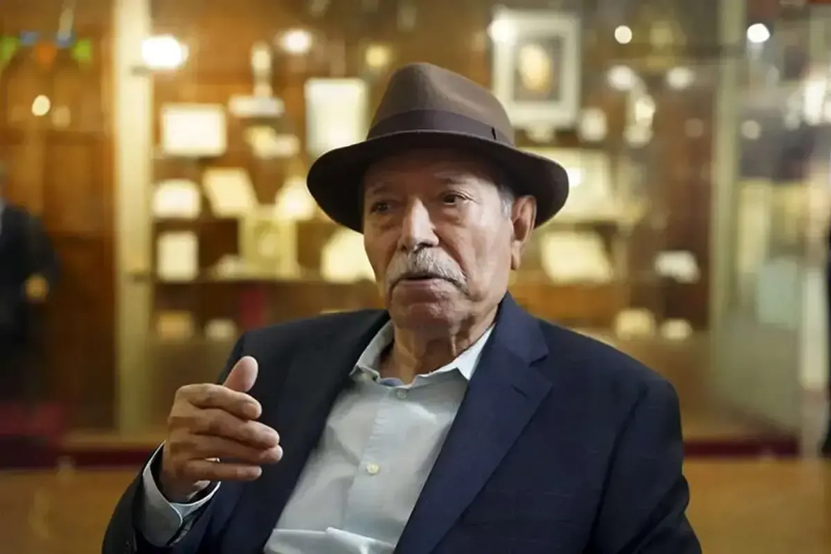 علی نصیریان در خلوت خود می‌گریم