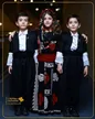 سه بازیگر کودکِ «زیر درخت گردو» با لباس زیبای کردی