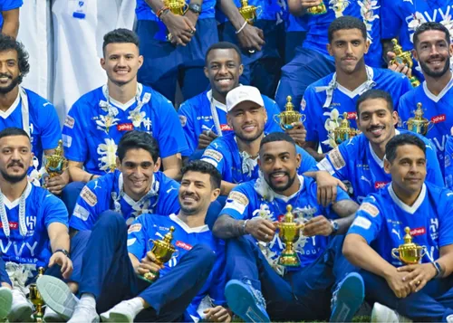 استقلال باخت و لباس نیمار جایزه استقلالی‌ها شد