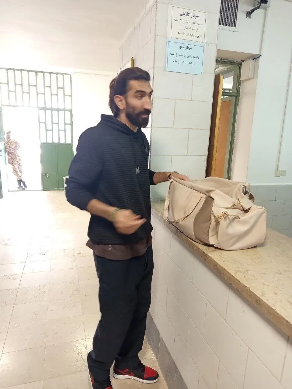 اولین تصویر از علیرضا بیرانوند هنگام ورود به پادگان