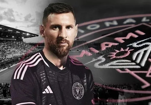 تصویر ویژه از مسی و همسرش در تعطیلات