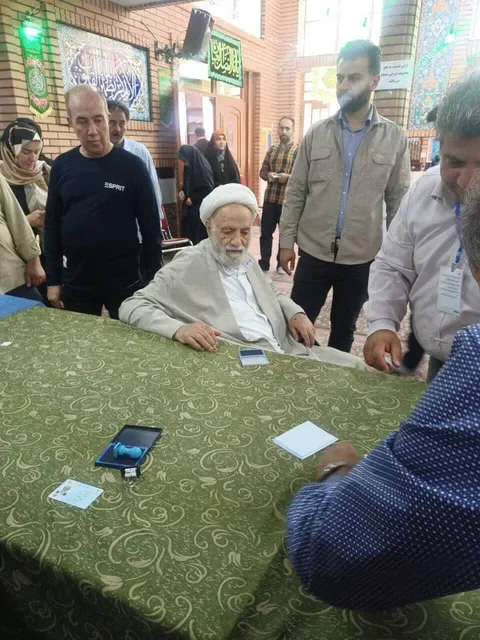 حجت‌الاسلام قرائتی رأی خود را در دماوند به صندوق انداخت