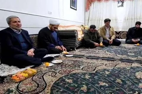 مدیرعامل شرکت مس با مادر شهیدان والامقام اصغر و حسن محمودی از شهدای صنعت مس دیدار کرد